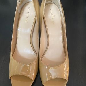 Size 9.5 B Cole Haan  Patent Leather Beige Pump